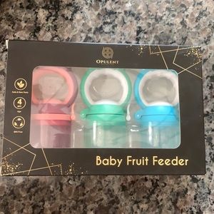 Baby fruit feeder